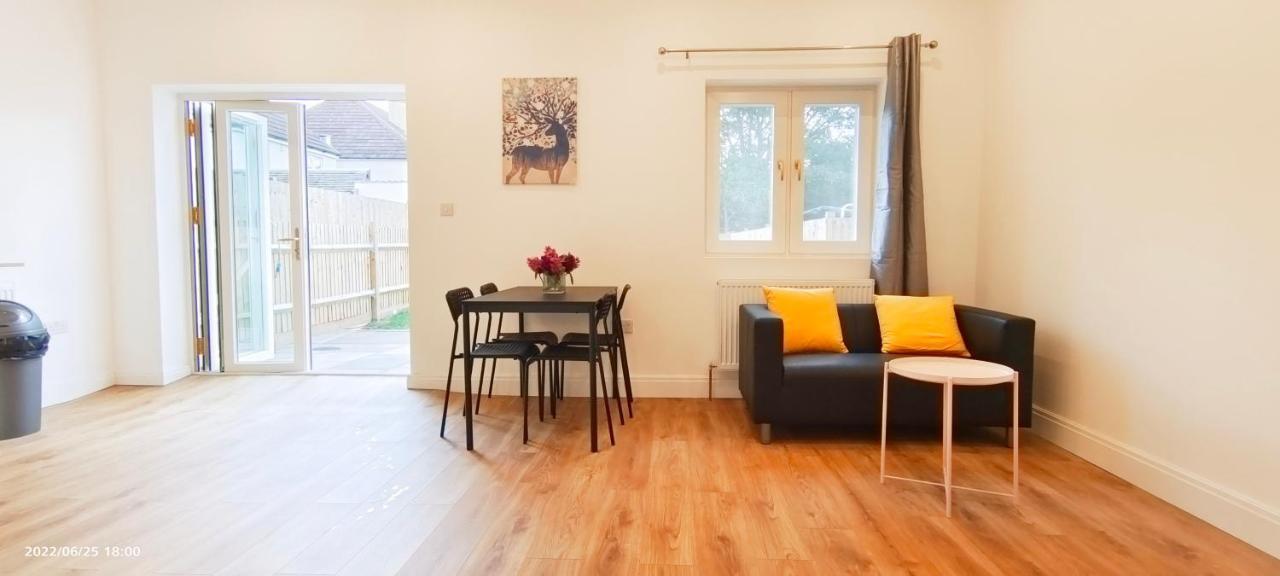 Phlox Garden Apartment ซัตทอน ภายนอก รูปภาพ