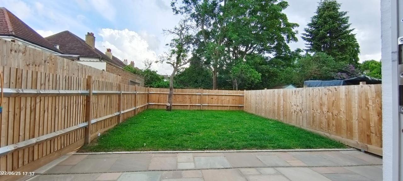 Phlox Garden Apartment ซัตทอน ภายนอก รูปภาพ