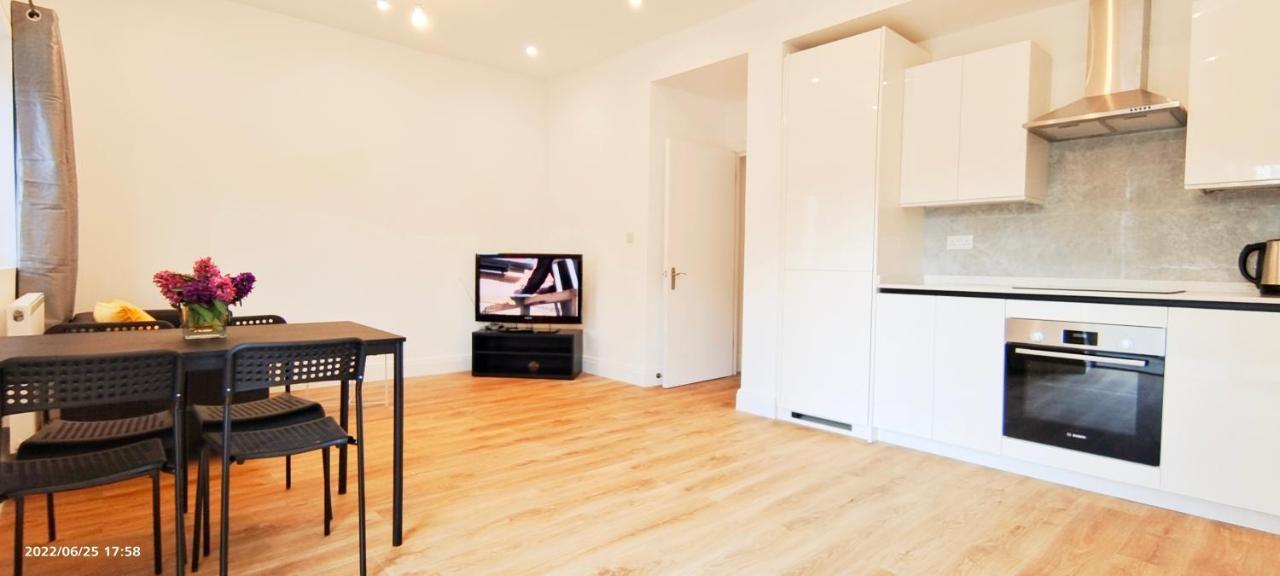 Phlox Garden Apartment ซัตทอน ภายนอก รูปภาพ